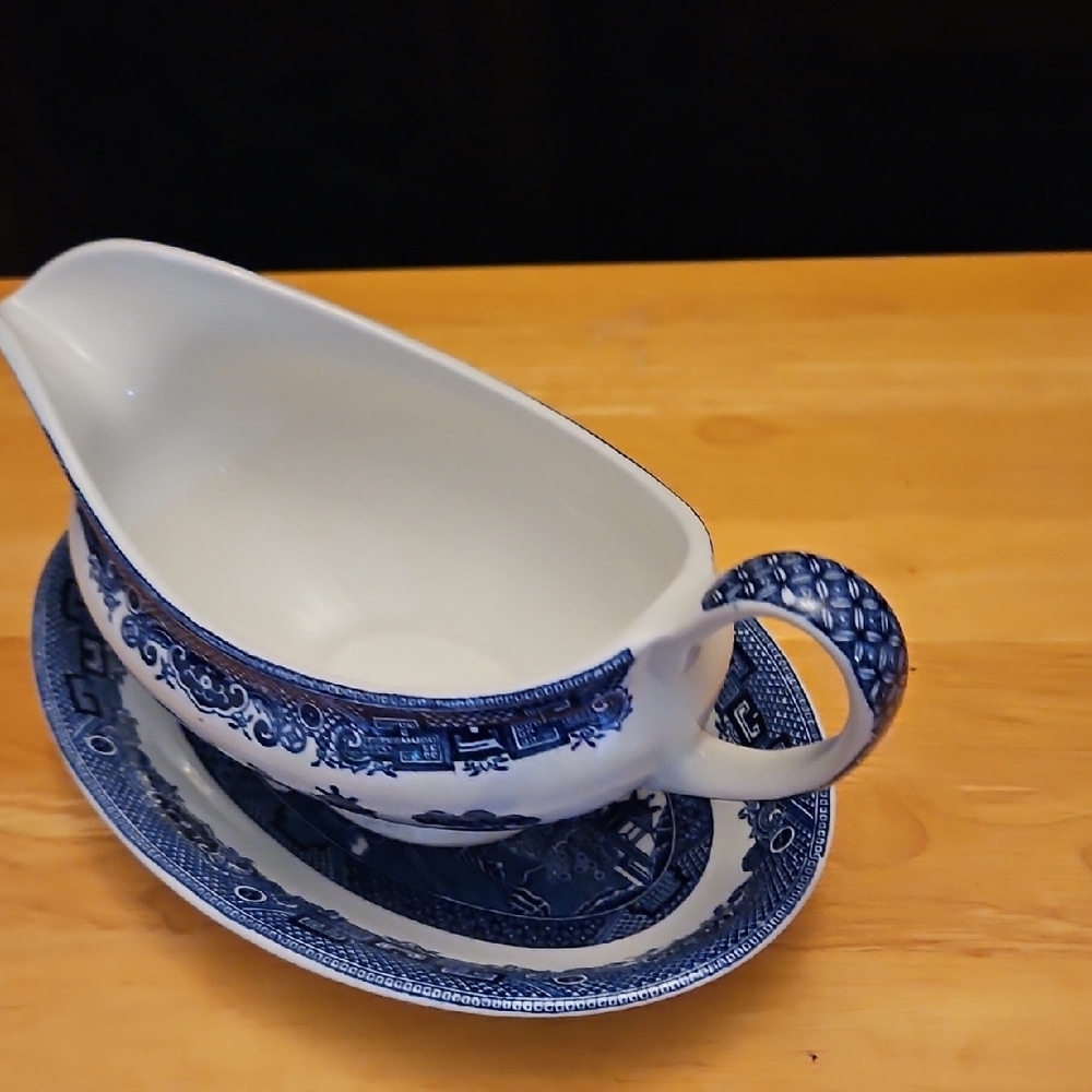 Johnson Brothers Blue and White Gravy Boat with Saucer - Picture 9 of 16
